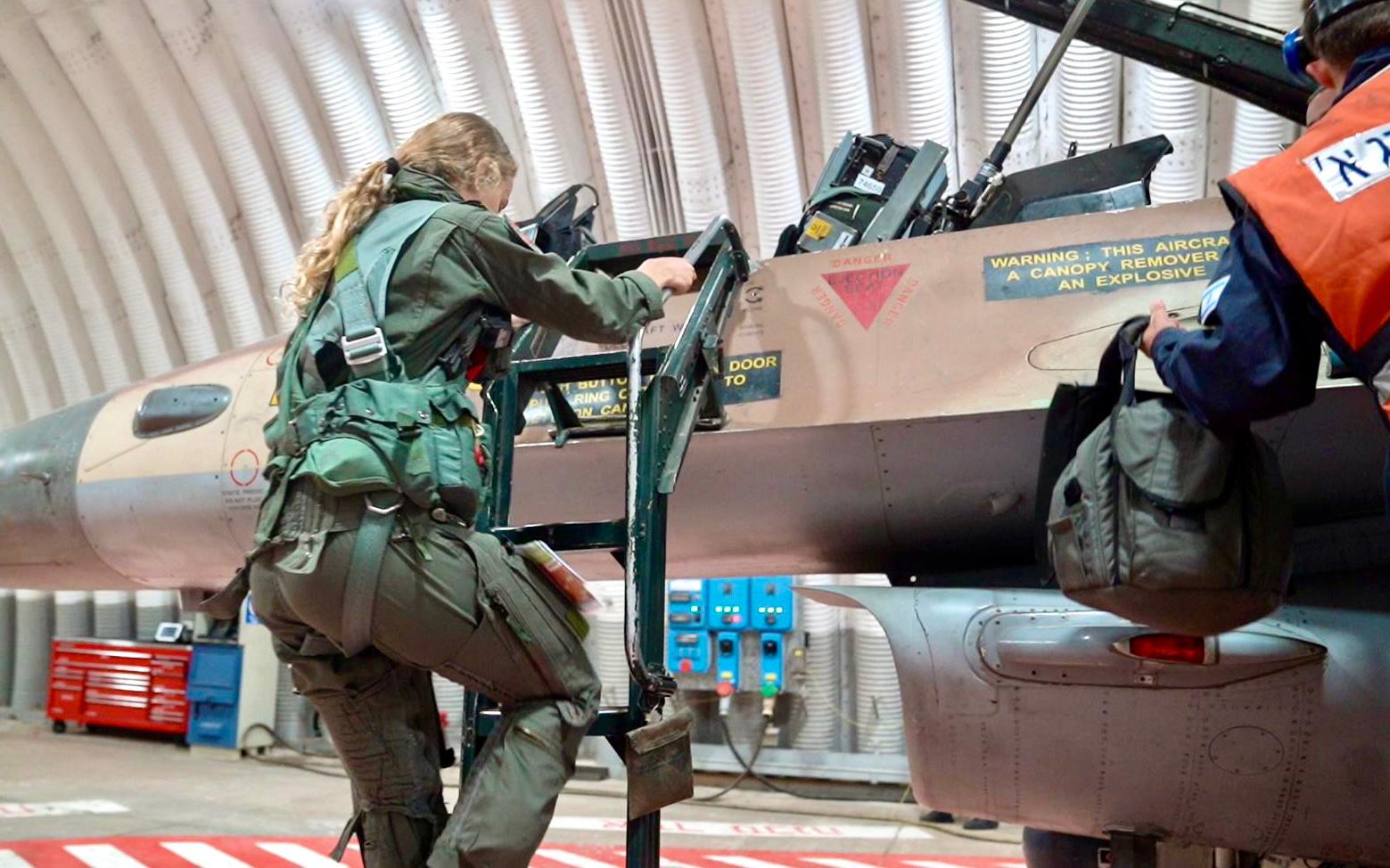 טייסת קרב בדרך למשימה (צילום: דובר צה''ל)