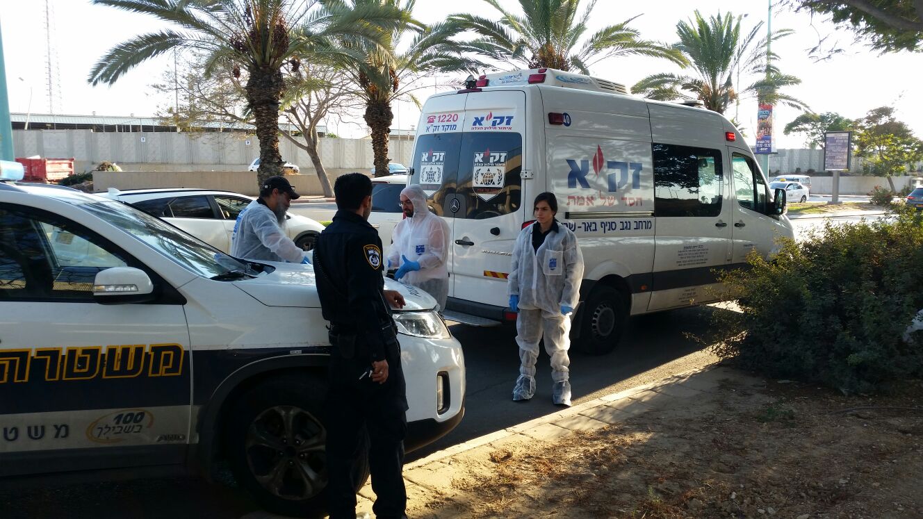 צוותי זק''א ומשטרה הגיעו לזירת מציאת הגופה (צילום: דוברות זק''א)