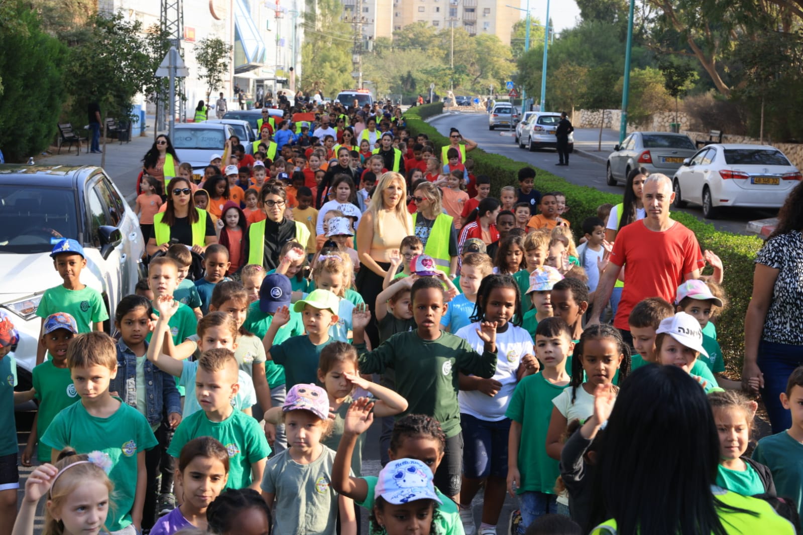 צעדות בגנים ןבבתי הספר היסודיים (צילום: דיאגו מיטלברג)