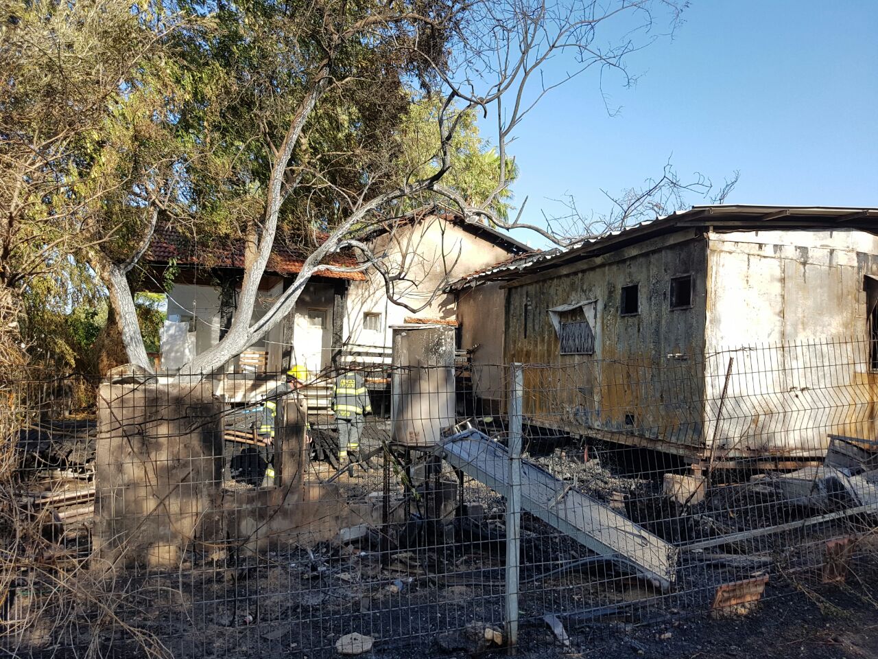 המבנה מפויח במושב (צילום: כבאות והצלה נגב)