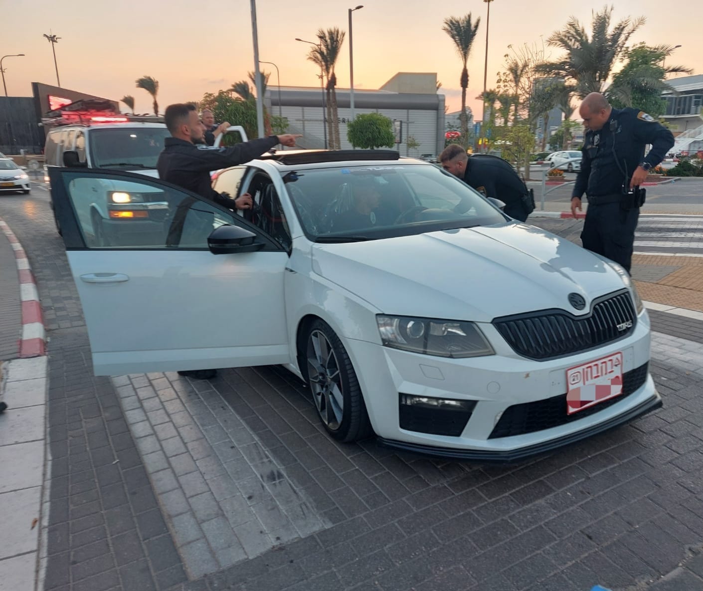 הרכב נפסל במקום (צילום: משטרת ישראל)