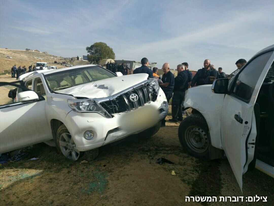 רכבו של יעקב אבולגיען בזירת האירוע (צילום: דוברות המשטרה)