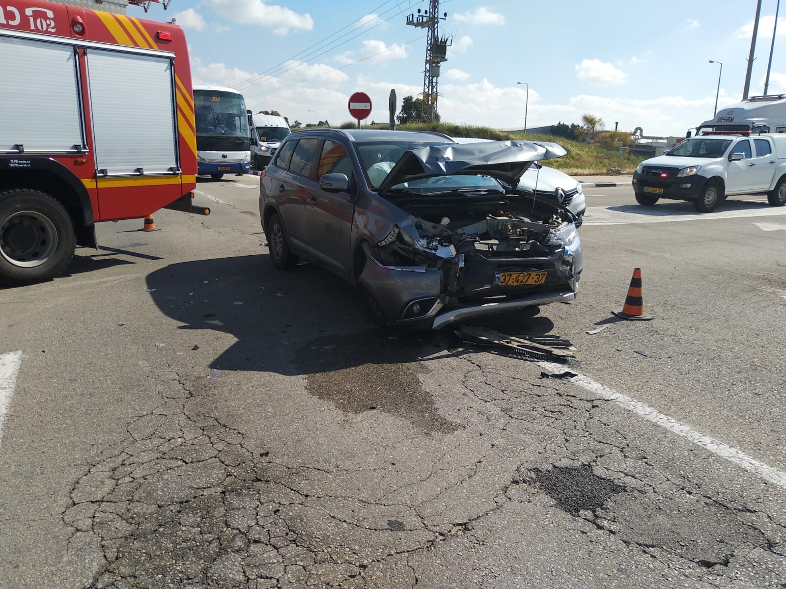 הרכב השני בתאונה בצומת ברוש (צילום: דוברות כיבוי והצלה נגב מערבי)