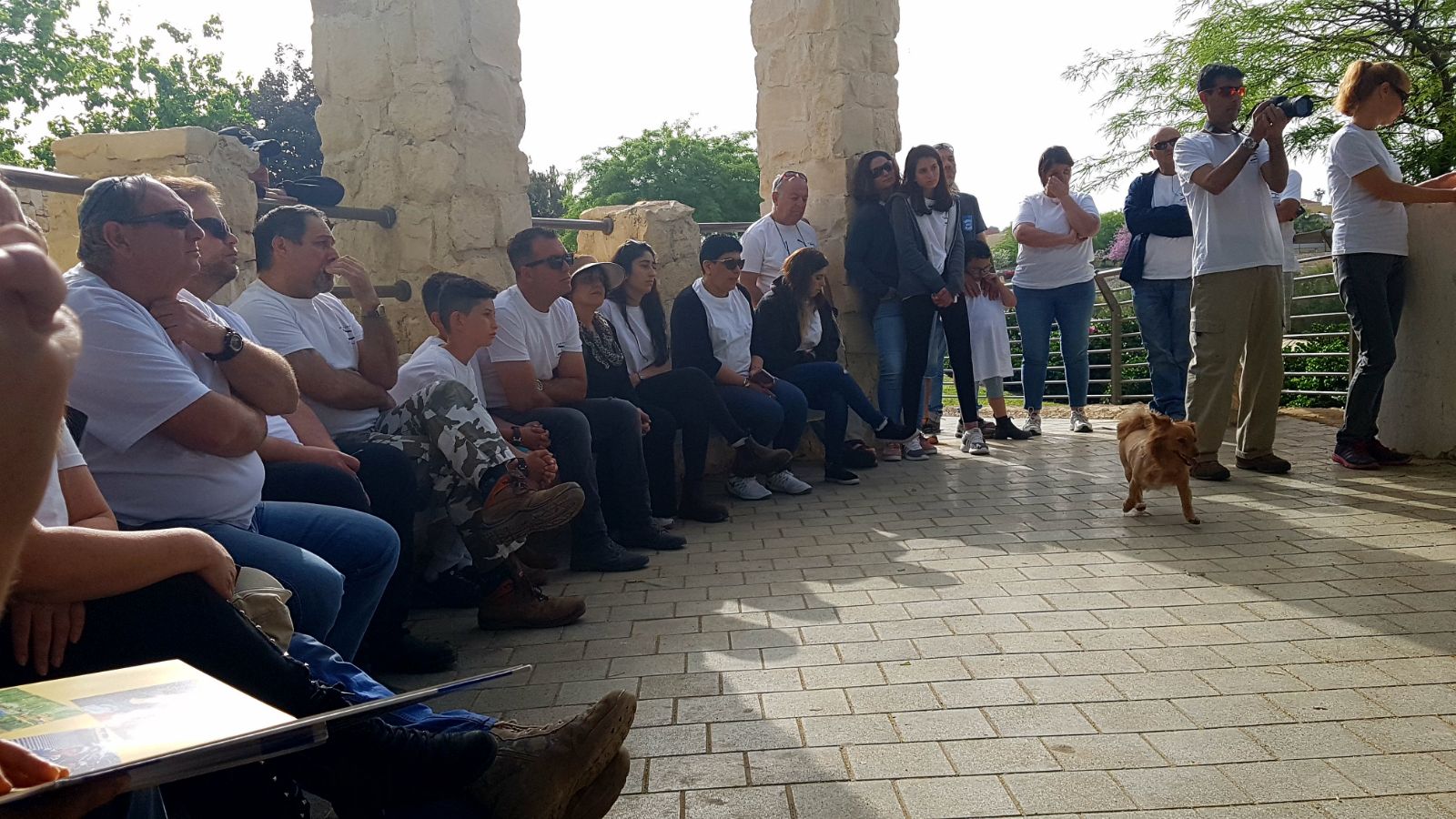 משתתפי המסע בב''ש (צילומים: חנן פינצ'בסקי ורביב לוי)