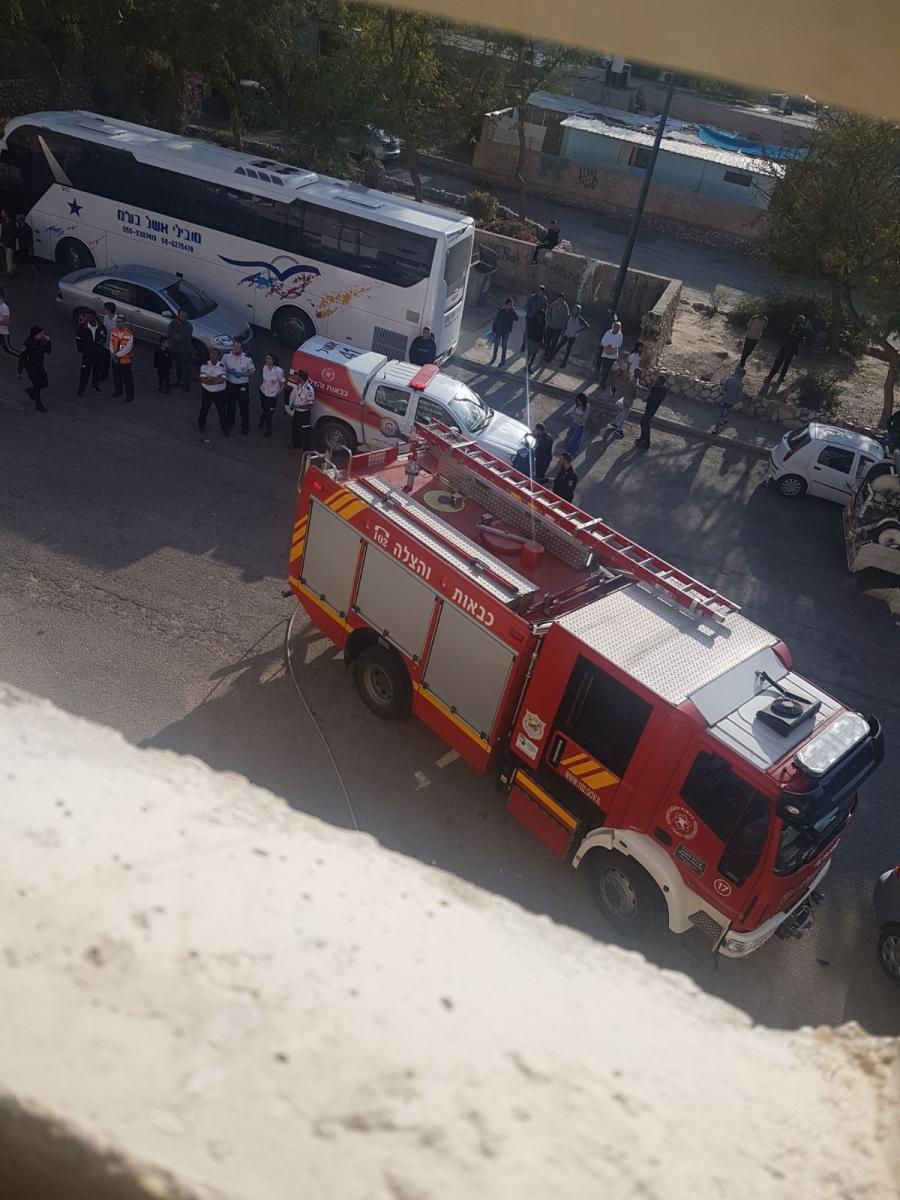 כוחות הכיבוי בזירת האירוע (צילום: דוברות כיבוי והצלה נגב)