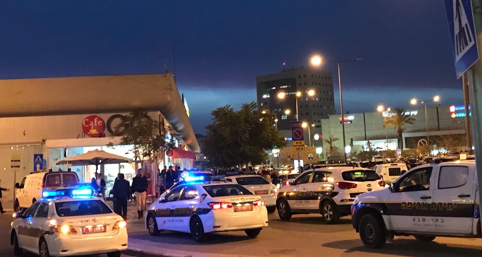 ניידות הגיעו לאיזור התחנה המרכזית (צילום שרץ ברשתות, ללא קרדיט)