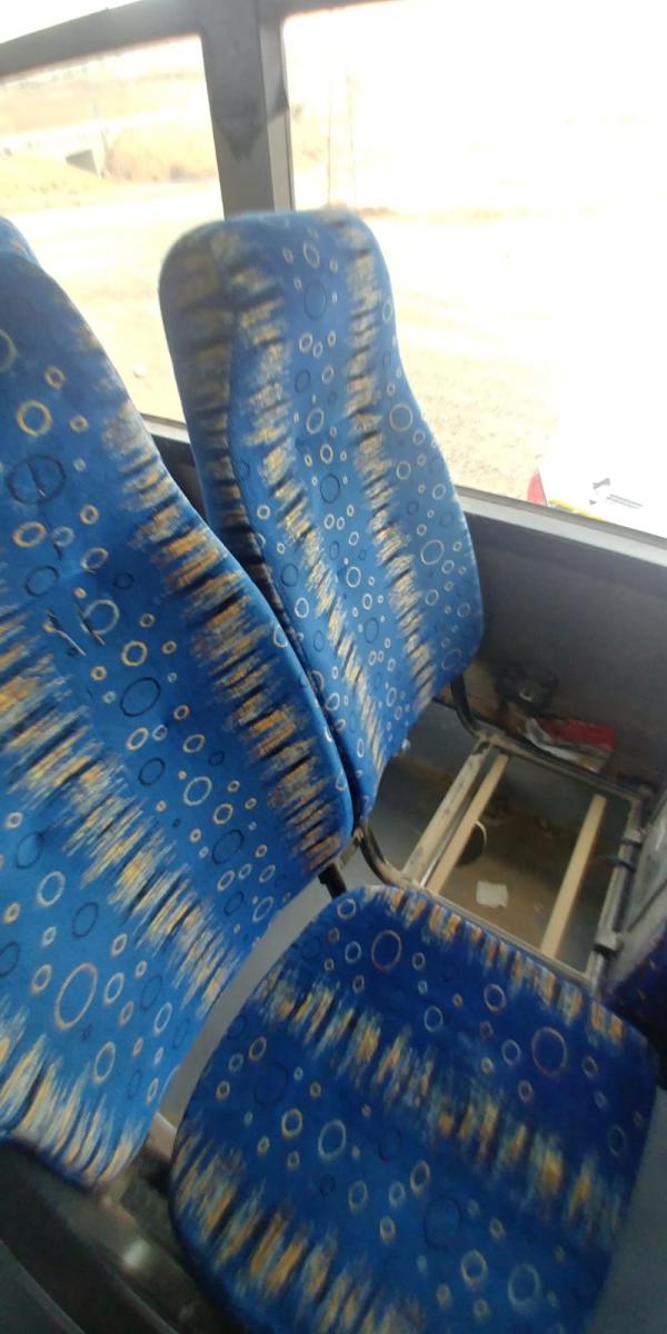 פנים האוטובוס. כך נסעו התלמידים (צילום: דוברות המשטרה)