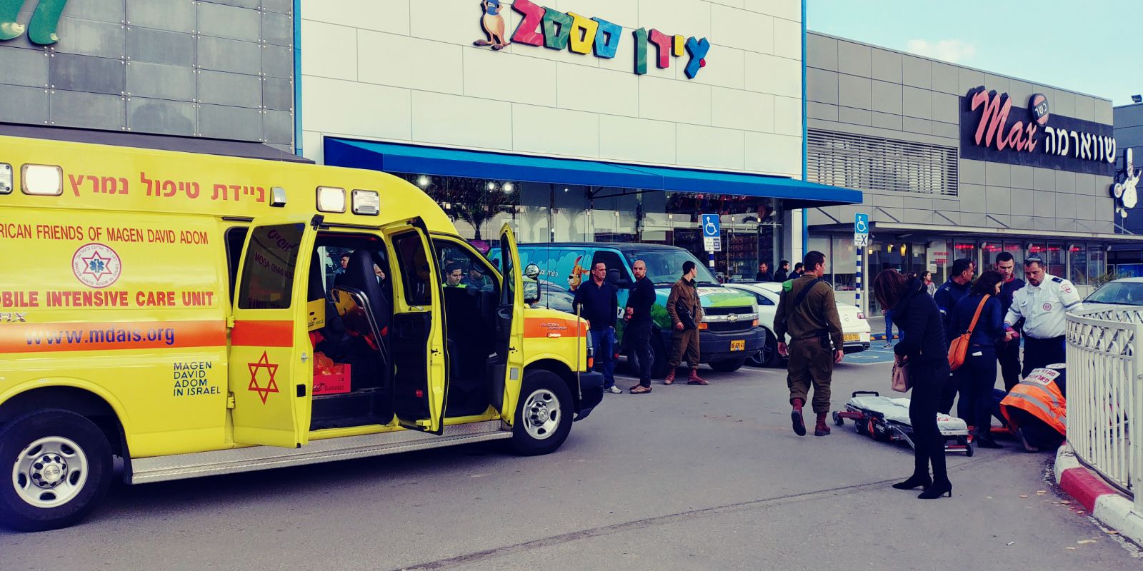 זירת התאונה במתחם ביג (צילום סלולארי)