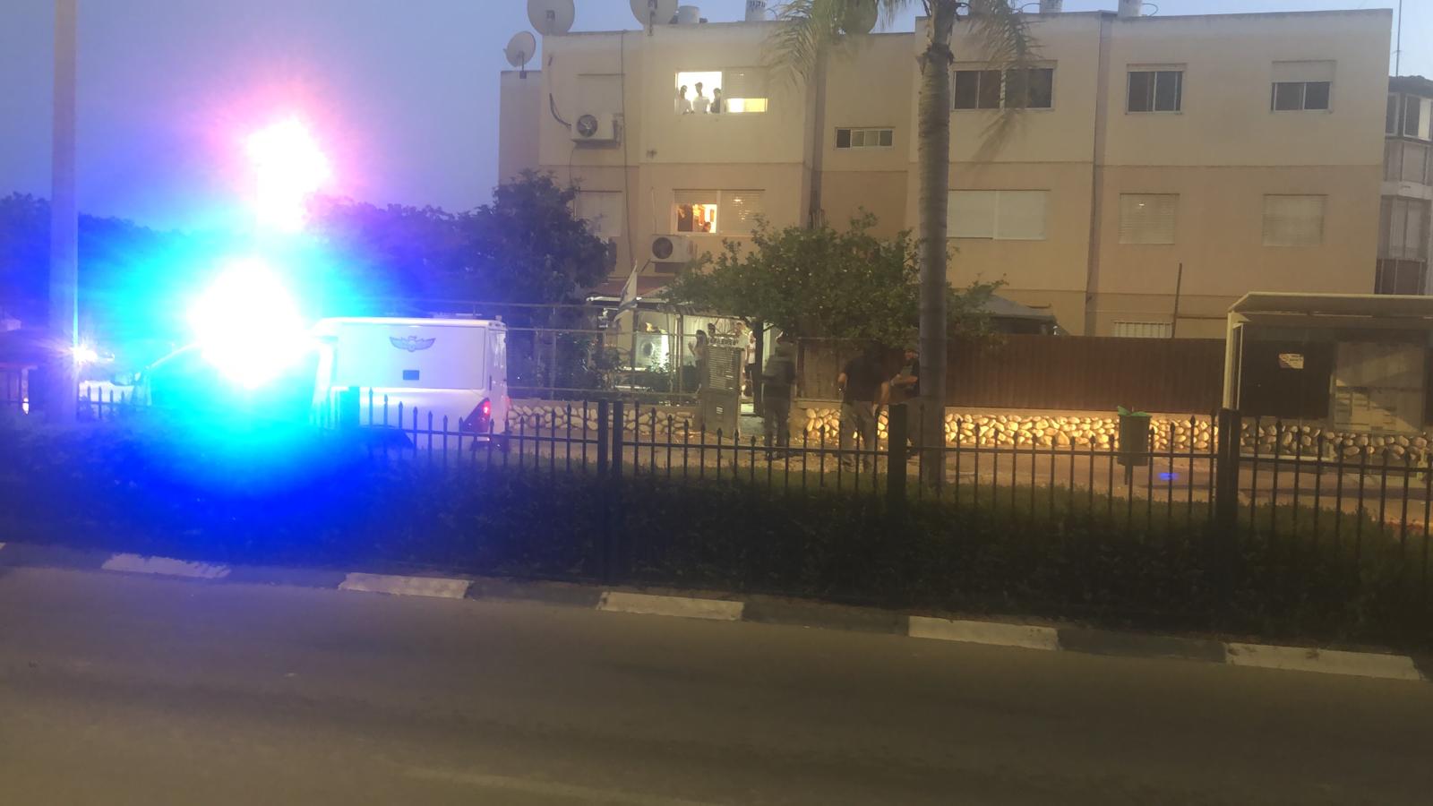 זירת הנפילה בנתיבות (צילום: דוברות המשטרה)