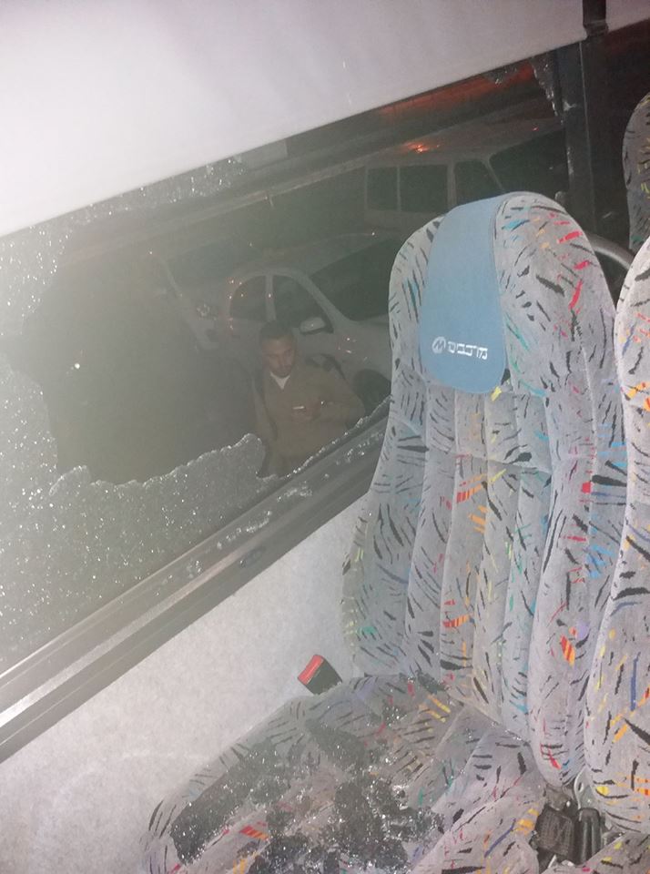 תזכורת: אוטובוס נרגם באבנים בכביש 60 (צילום ארכיון: מיכל ברמי)