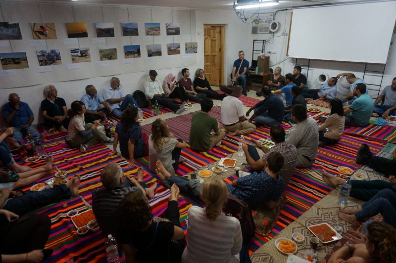 מועדון המולתקא-מפגש בבאר שבע (צילום: מתוך אתר הפורום לדו קיום)