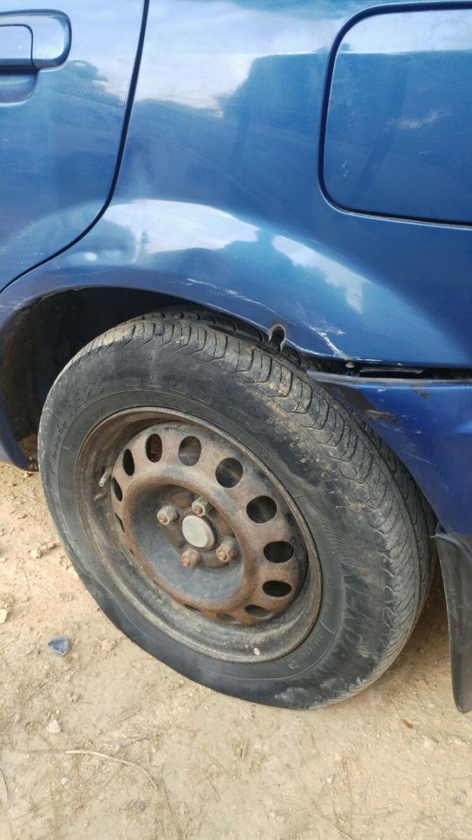 סימן ירי על הרכב (צילום: דוברות המשטרה)