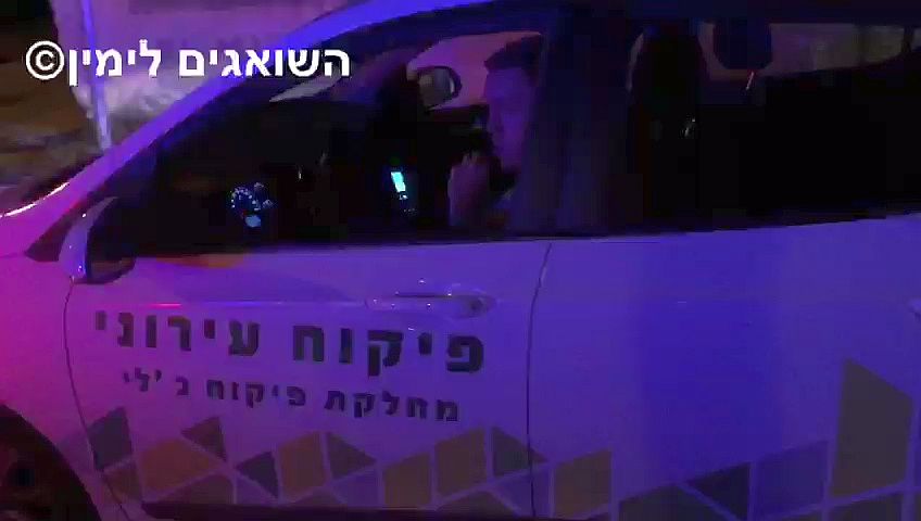 אל המקום הגיעו שש ניידות ורכב פיקוח (צילום: ישי אלבז - חדשות השואגים לימין)