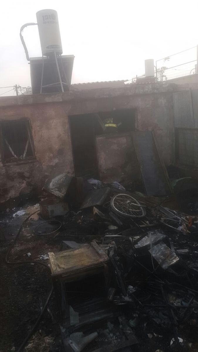 ההרס במקום: הציוד בבית נשרף קליל (צילום: דוברות כיבוי והצלה נגב)