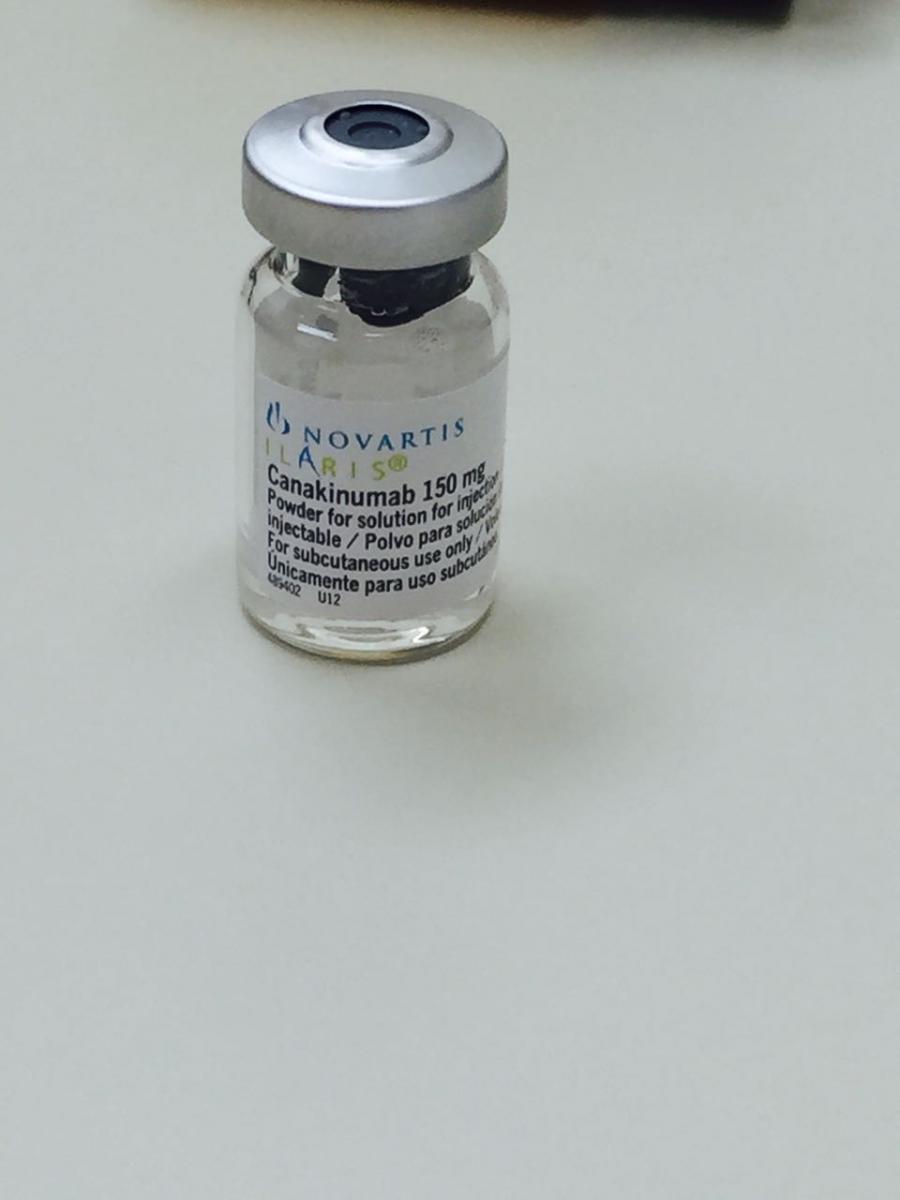 אמפולת התרופה. 68,000 שקלים למנה אחת (צילום: באדיבות המשפחה)