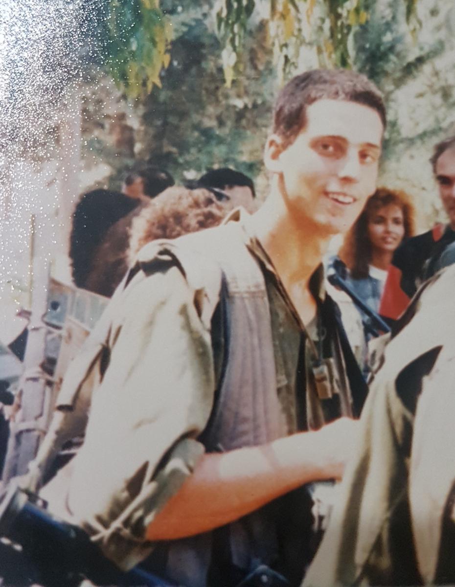 התנדב למד''א ואף זכה ליילד אישה הרה ועל זה היה גאה מאוד. גדי מיינפלד