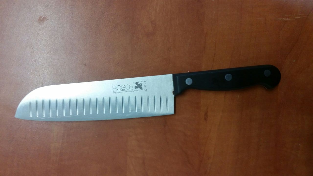 הסכין עימו החשוד ניסה לבצע את זממו (צילום: דוברות המשטרה)