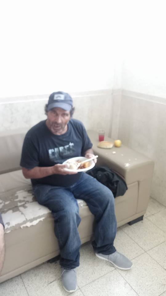 שלמה זארקה: ארוחה חמה ראשונה אחרי שנים (צילום: פייסבוק)