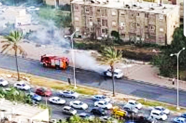 הרכב הבוער בשדרות טוביהו (צילום: גיא אליה)