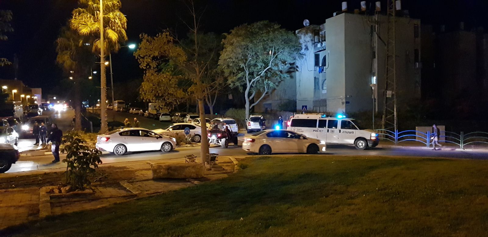 החיפושים בערד, נמשכים גם הבוקר (צילום: ירון רבינוביץ' / עיתון הצבי ערד)