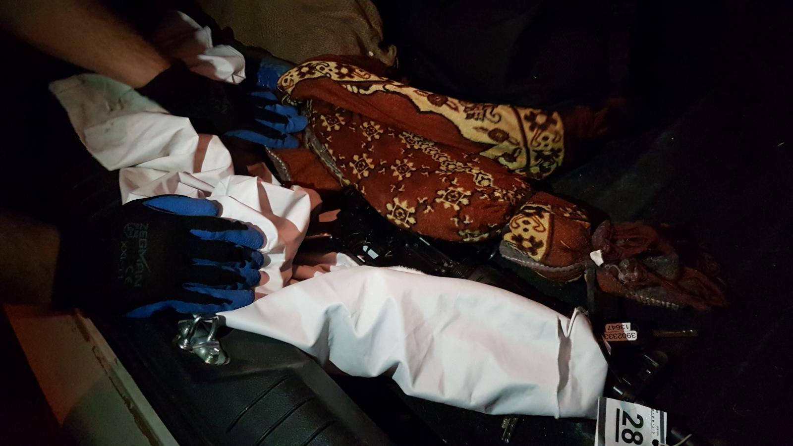 חלק מהנשק הוסלק בבית (צילום: דוברות המשטרה)