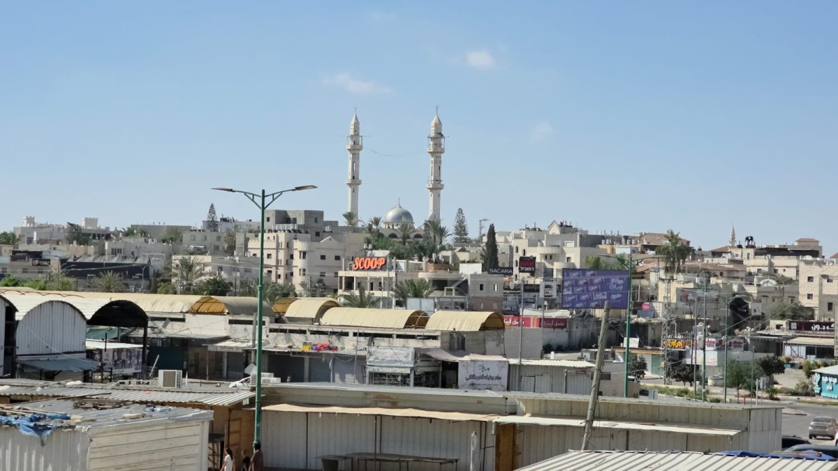 غضب في النقب: إضراب شامل في رهط وآلاف يتجهون إلى بئر السبع للتظاهر ضد هدم البيوت