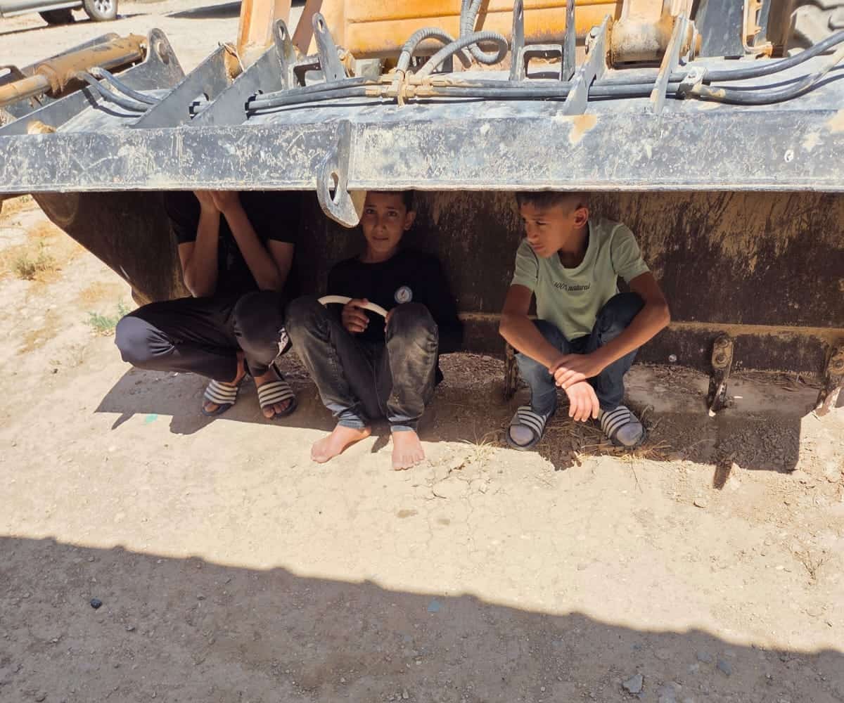 ‘’تحت الجسر، داخل جرافة أو في حفرة'': آلاف السكان في القرى غير المعترف بها بدون حماية – ويشعرون بالإهمال