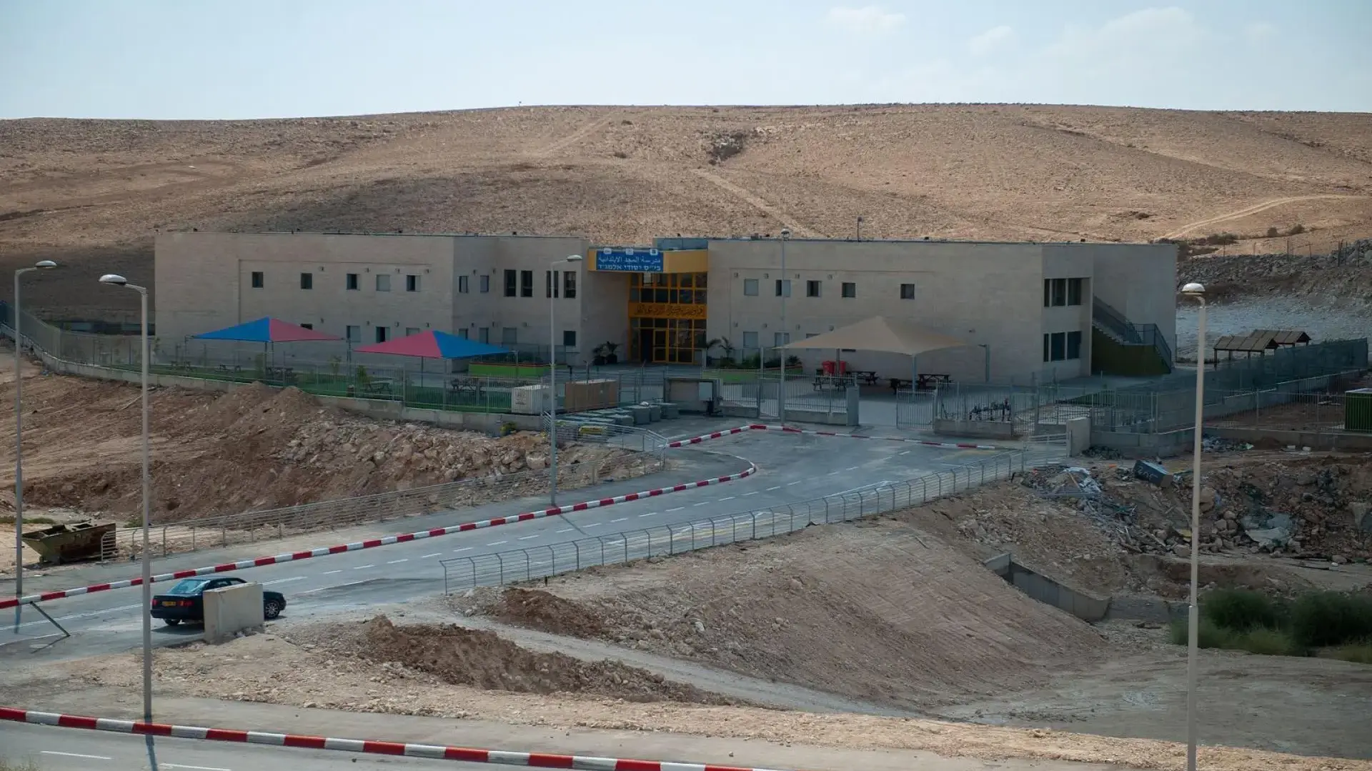 صفوف دراسية مغلقة في مؤسسة تعليمية في التجمعات البدوية في النقب