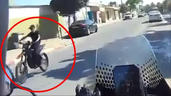 تل السبع: مطاردة شرطية تنتهي بتوقيف فتى عمره 17 عاماً كان يقود دراجة كهربائية بدون لوحة وبدون خوذة