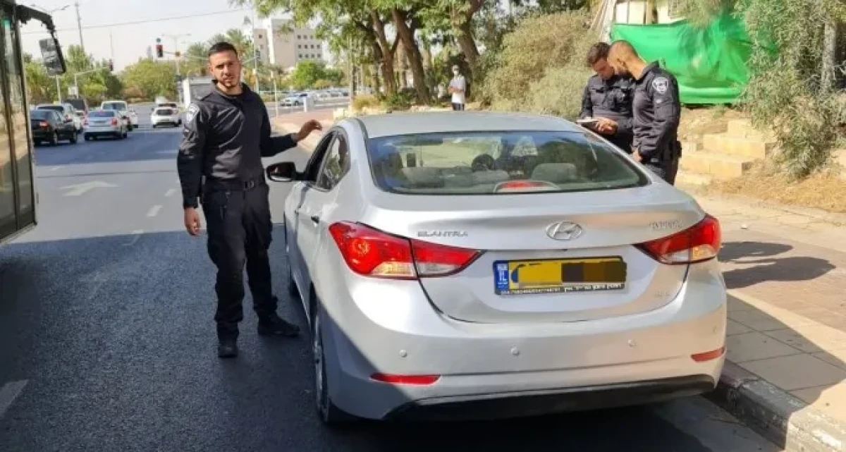 נהג הפריע לתנועה בשד' רגר ואז התברר: הוא מסיע מפר בידוד מרהט