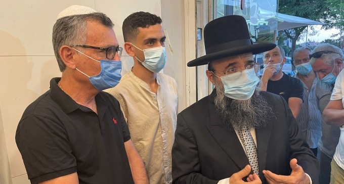 באו בעקבות הריח