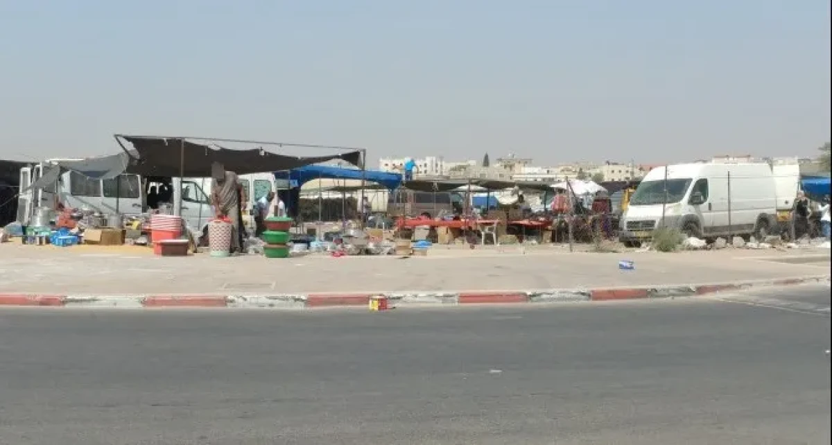 לילה לא שקט: ביתנים הועלו באש בשוק רהט