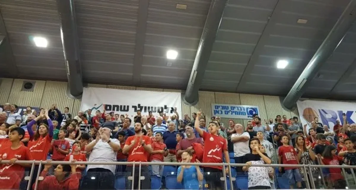 הקארמה מטרנר עברה לקונכייה: הקהל האדום ניצח בכדורסל