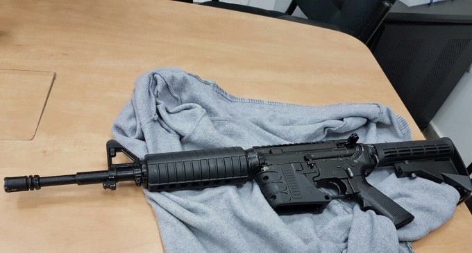 לא קונים בלי לבדוק: ירו בנשק הגנוב לראות שהוא תקין