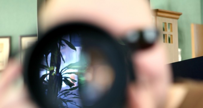 כתב אישום: השקה את אשתו באלכוהול, ביצע בה עבירות מין וצילם