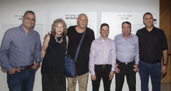 בכירי העירייה מבקרים בתערוכה 