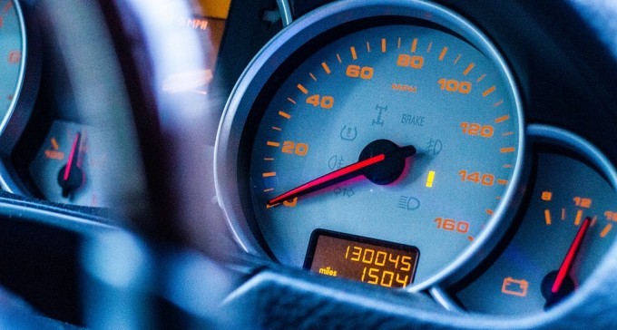 נסע על 163 קמ''ש בשד' טוביהו: ''אני ממהר לתאונה של אשתי''