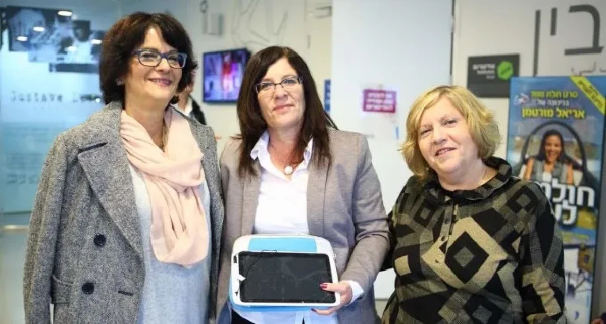 הושקה תוכנית 'טאבלט לכל מורה' בב''ש