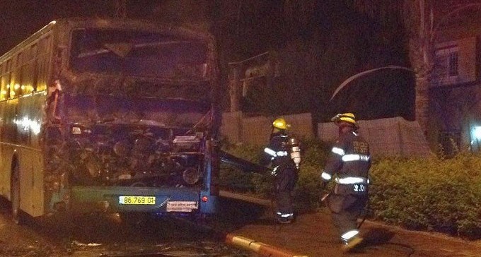 אוטובוס התלקח בכניסה למיתר - אין נפגעים