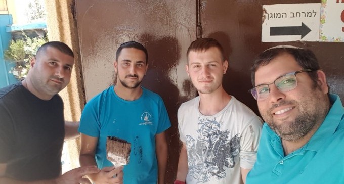 ילדים טובים: חניכי אמי''ת טכנולוגי מגיעים לבי''ס בחופש - כדי לשפץ