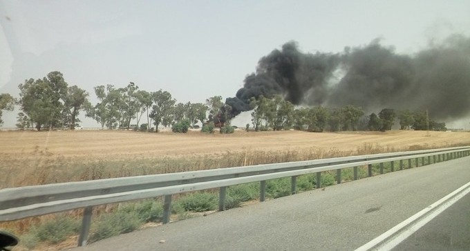 שוב זה קורה: אוטובוס עולה באש בכביש 6, לכיוון באר שבע