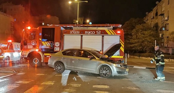 תאונה בצומת מצדה-הצבי, בין שני כלי רכב פרטיים