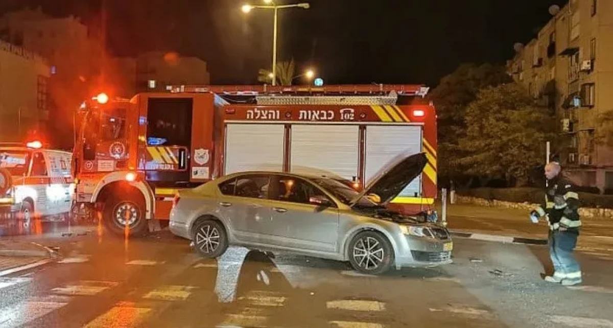 תאונה בצומת מצדה-הצבי, בין שני כלי רכב פרטיים