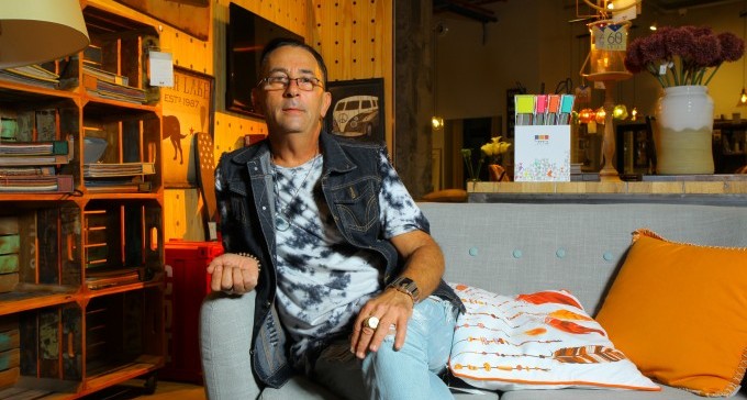 אל תקראו לו מעצב, תקראו לו 