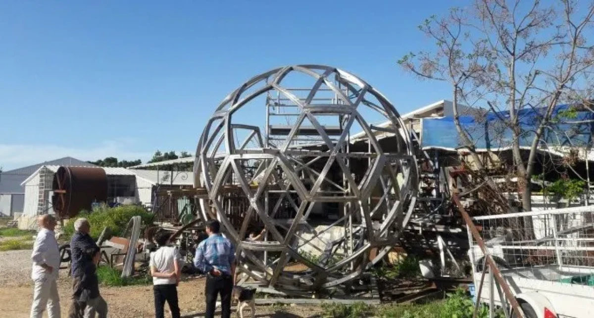 פסל אליפות יוצב בכיכר הסמוכה לאצטדיון טרנר