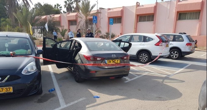 טרגדיה בדימונה: גבר נמצא ללא רוח חיים בתוך רכב