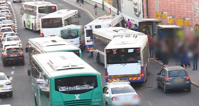 בגלל שאין תחבורה ציבורית זמינה בדרום - נוסעים באוטו