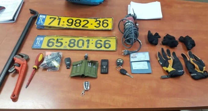 מצא פטנט: פרץ לכלי רכב עם שלט אוניברסלי