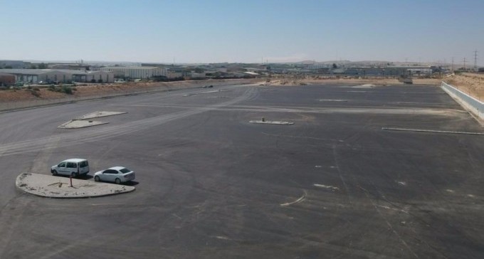 חניית משאיות כבדות תיאסר בב''ש, יופנו לחניון פרטי בעמק שרה