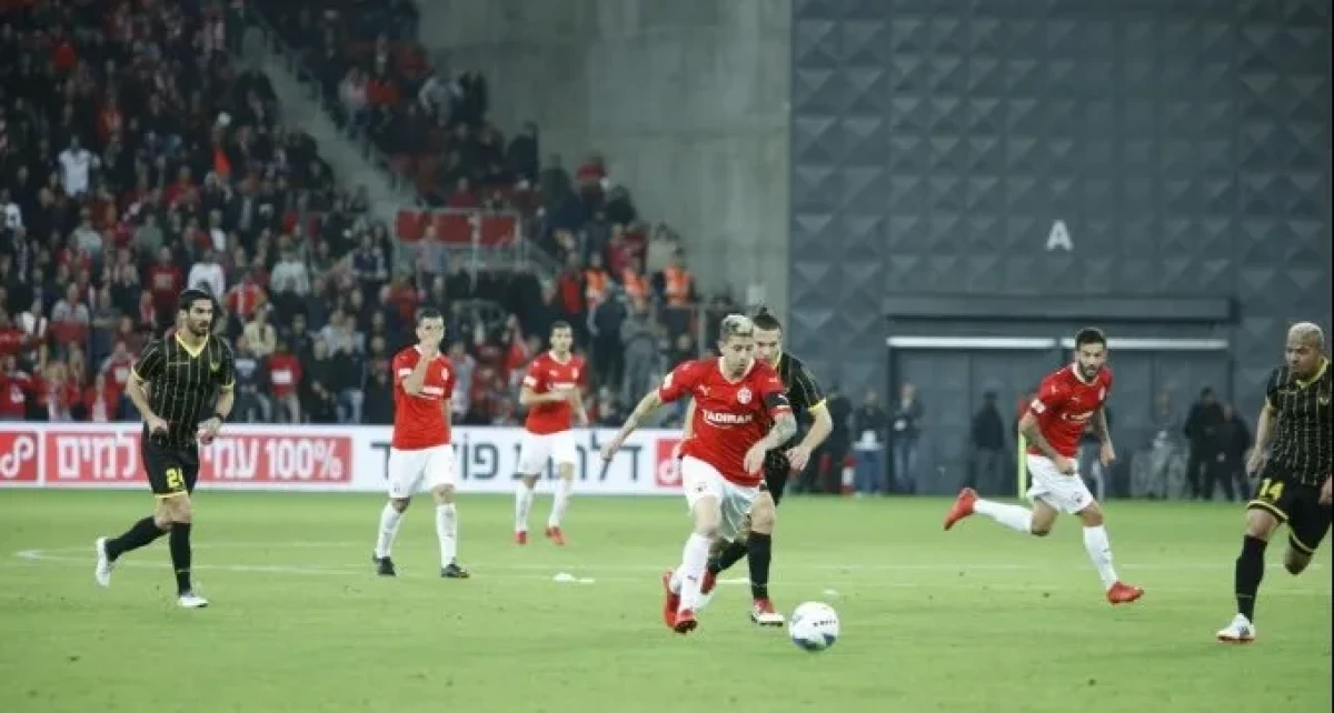 מקום ראשון בשותף עם מכבי תל אביב